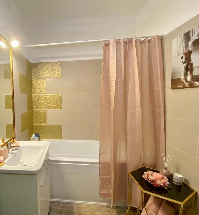 Bucharest Mall Studio Екстер'єр фото